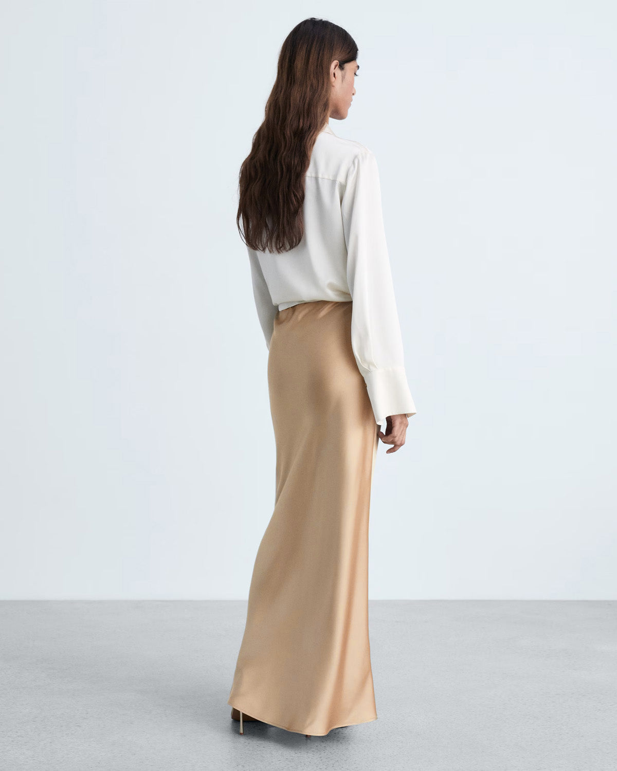 bottomwear,skirts,casual chic, outdoor events, party,glam, summer, urban fit, vintage,woven,satin,beige,zipper,skinny fit,a-line skirt,maxi,a-line,mid rise	25070011GG, OY2084