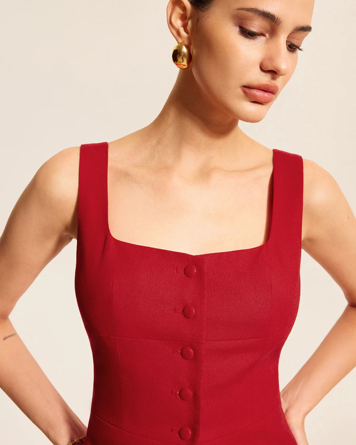 coord sets,bottomwear, topwear,casual, casual chic, outdoor events,bold, genz fit, sophisticated, summer, urban fit,woven,cotton twill,red,solid,panelling, pleated,button, zipper,tailored fit top,vest,waist length top,slit hem,square neck,shoulder strap,no sleeves,sleeveless,button down top,skirts,pleated skirt,midi skirt,slit hem,mid rise waist,no pockets
OY3047,	25070019GG