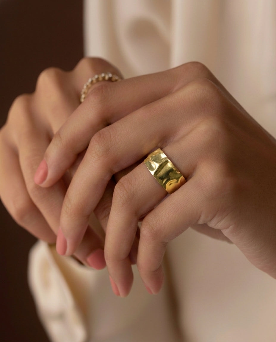 The Molten Band Ring - Gold
