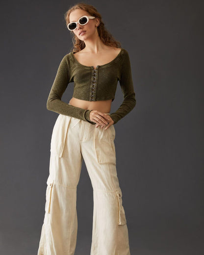 ribbed-crop-top-olive-green,RIBBED CROP TOP,Color: Olive Green
Fabric: Ribbed
Fit: Slim Fit 
Length: Crop
Neck: Scoop Neck
Sleeves: Long Sleeve
Closure: Hook & Eye
Print: Solid
Details: Washed fabric effect,topwear,tops,casual,streetwear,knitted, stretchable,ribbed,olive green,solid,hook,slim fit,crop,crop,asymmetric,scoop neck,long sleeves