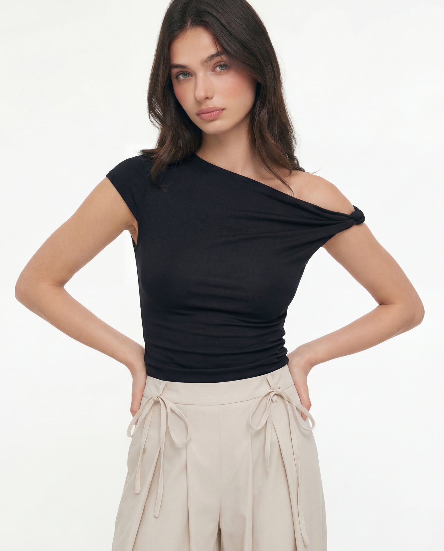 Knot Up Shoulder Fitted Top In Black