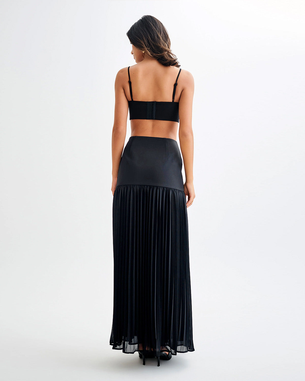 bottomwear,skirts,casual chic, outdoor events, vacation,soft girl, summer,,chiffon,panelling,black,panelled, pleated,zipper,relaxed fit,flared,maxi,flared,mid rise, OY2079, 25060052GG