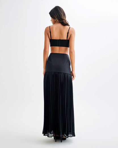 bottomwear,skirts,casual chic, outdoor events, vacation,soft girl, summer,,chiffon,panelling,black,panelled, pleated,zipper,relaxed fit,flared,maxi,flared,mid rise, OY2079, 25060052GG
