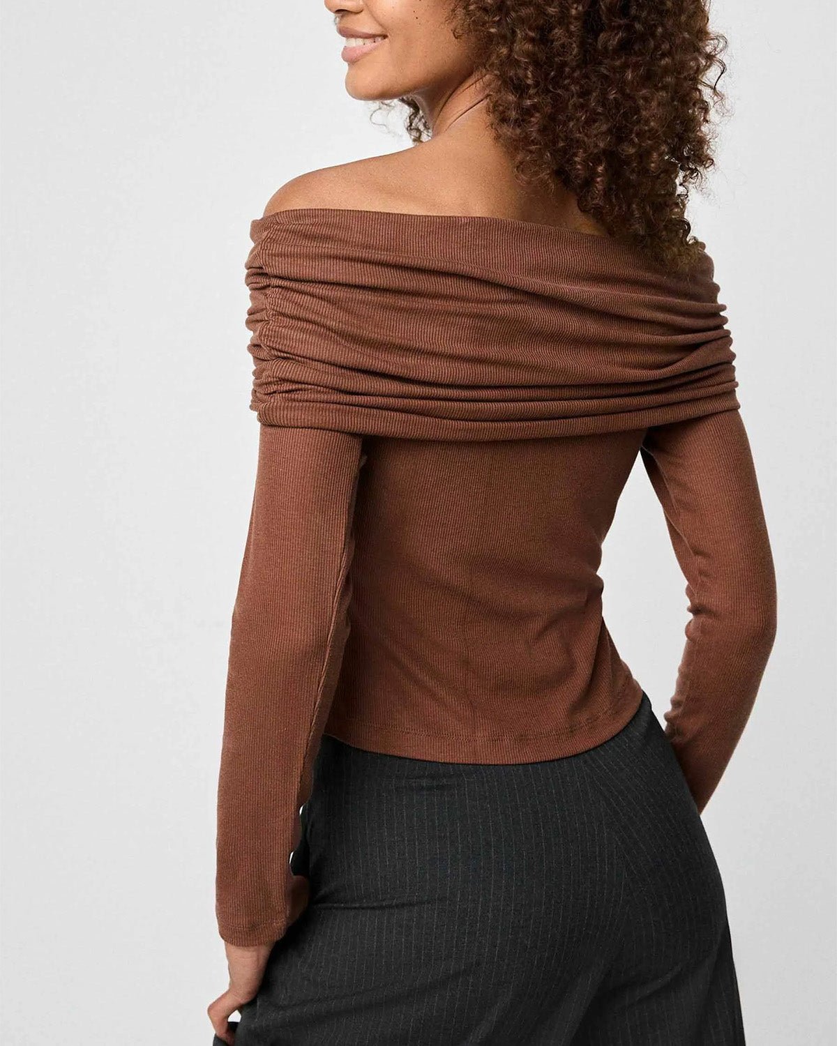 off-shoulder-bardot-top-with-long-sleeves-brown-oy1518,25010018GG52,topwear,tops,party, vacation, outdoor events,bold, glam, streetwear,knitted,ribbed,brown,solid,slim fit,bardot,regular,off shoulder,long sleeves,Color: Brown
Fabric: Ribbed
Fit: Slim Fit 
Length: Regular
Neck: Off Shoulder
Sleeves: Long Sleeves
Print: Solid,OFF SHOULDER BARDOT TOP WITH LONG SLEEVES