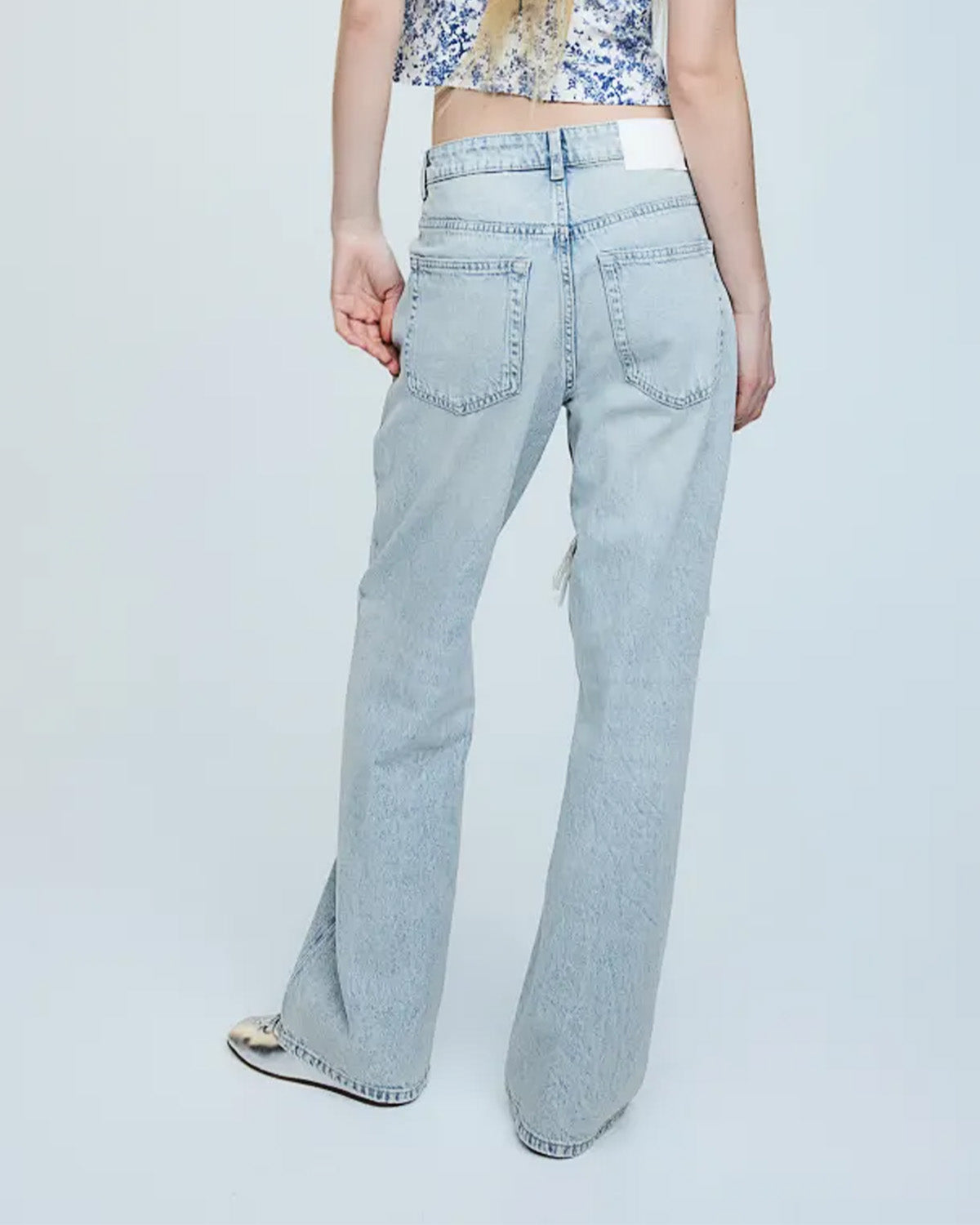 bottomwear,jeans,casual,streetwear,woven,denim,washed jeans, whiskers,light blue,straight fit,full length,high rise,knee-rugged-straight-fit-jeans-light-blue,Color: Light Blue
Fabric: Denim
Fit: Straight Fit 
Length: Full Length
Waist: High Rise
Closure: Zip & Button
No. of Pockets: 4
Print: Solid,KNEE RUGGED STRAIGHT FIT JEANS