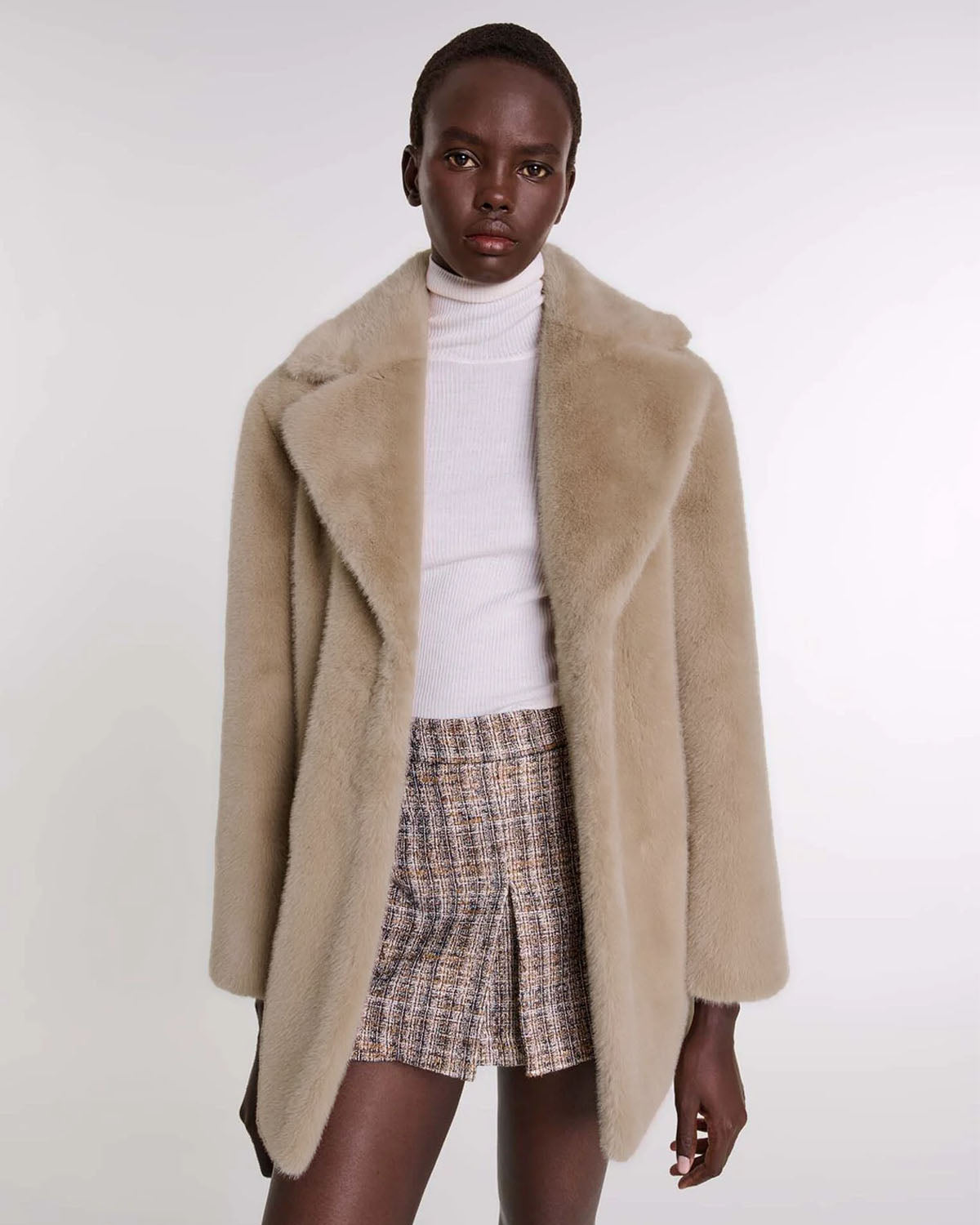 outer wear,coats,casual, outdoors,minimal, streetwear, winter wear,woven,fur,beige,solid,textured,relaxed fit,single breasted,longline,straight,lapel collar,set in sleeve,long sleeves,OY2257	25090067GG