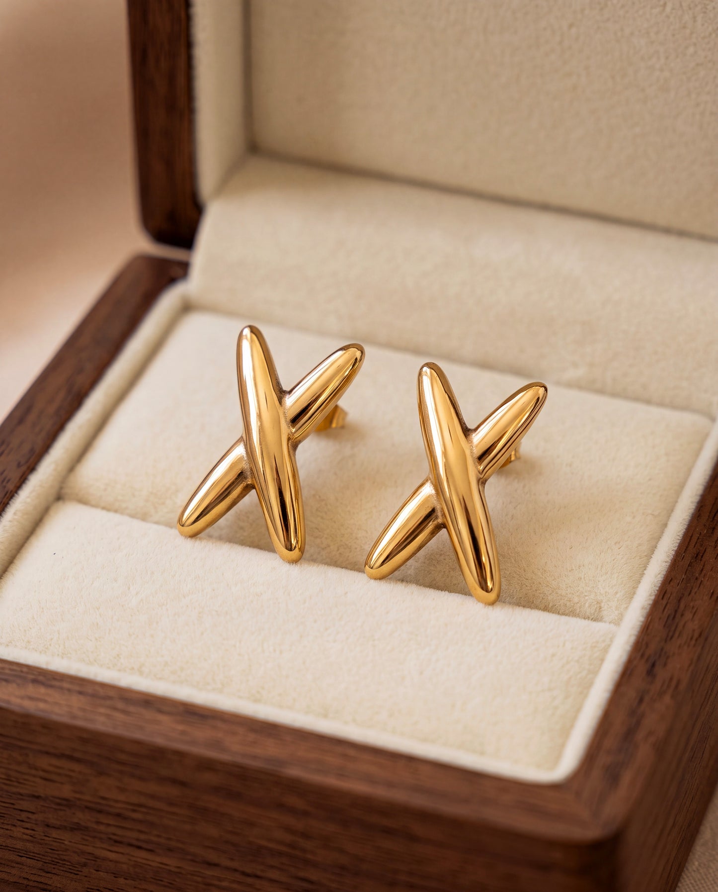 The Kiss Stud Anti Tarnish Earrings - Gold