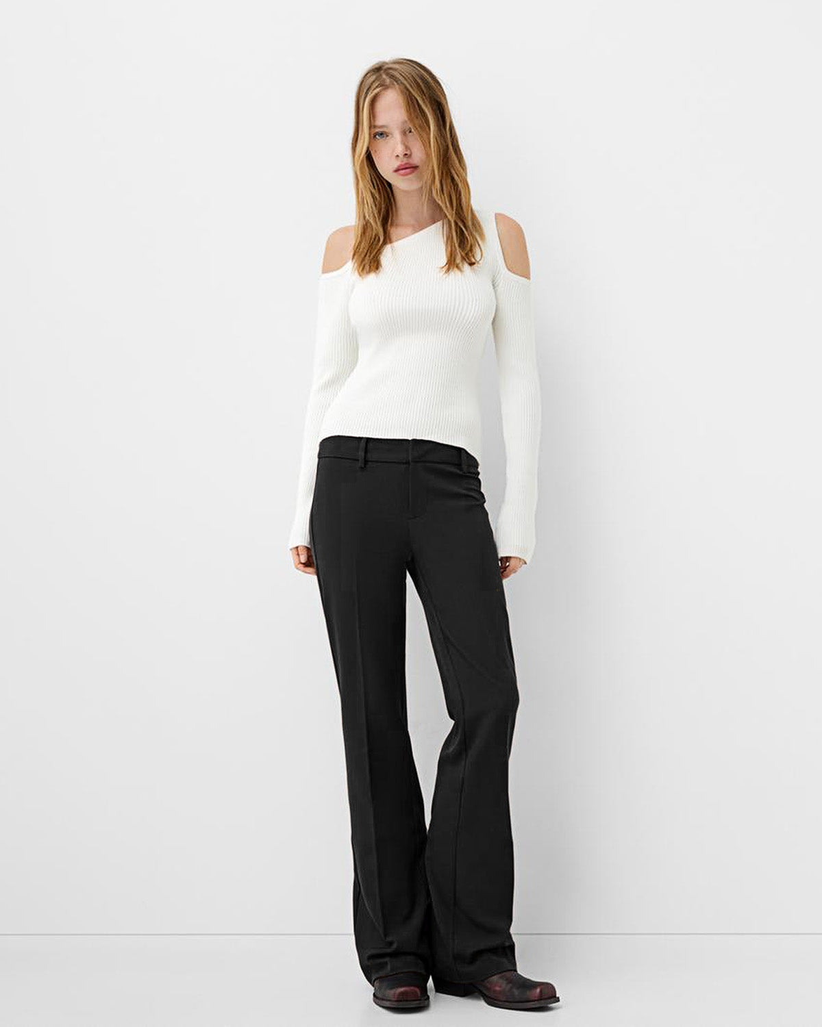 WELT IN POCKET STRAIGHT PANTS,Color: Black
Fabric: 92% poly 8% spandex
Fit: Straight Fit 
Length: Full Length (40")
Waist: High Rise 
Closure: Zip & Hook
No. of Pockets: 4
Print: Solid,pants,bottomwear,pants,semi-formal,workwear,stretchable,polyester, spandex,black,straight fit,straight,full length,high rise