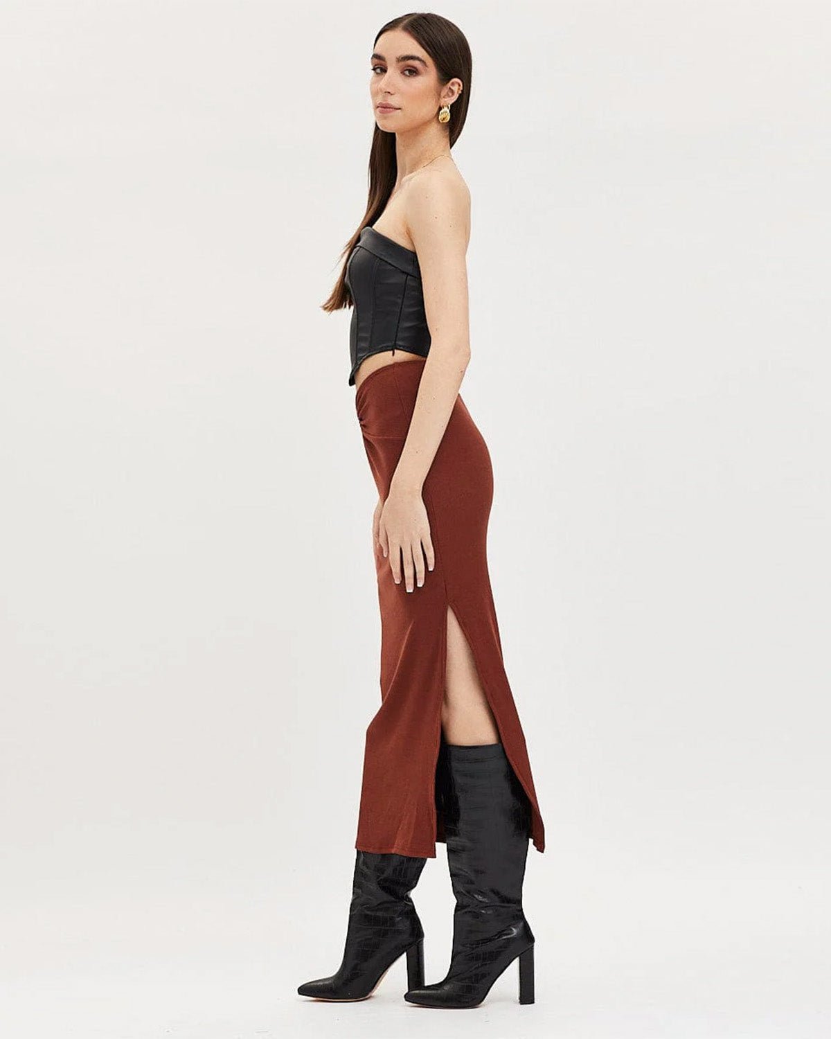 ribbed-slit-ring-detail-slit-skirt-brown-oy1514,25010014GG72,bottomwear,skirts,party,glam, streetwear,knitted,ribbed,brown,skinny fit,slit,midi,mid rise,Color: Brown
Fabric: Ribbed
Fit: Slim Fit
Type: Slit Skirt
Length: Midi
Waist: Mid Rise
Closure: Elasticated
Print: Solid
Detail: Ring in the centre front gives a snatched waist look.,RIBBED SLIT RING DETAIL SLIT SKIRT