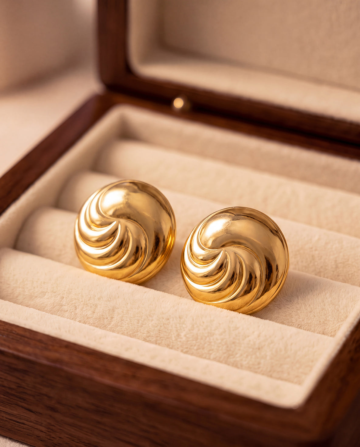 The Wave Disc Anti Tarnish Earrings - Gold