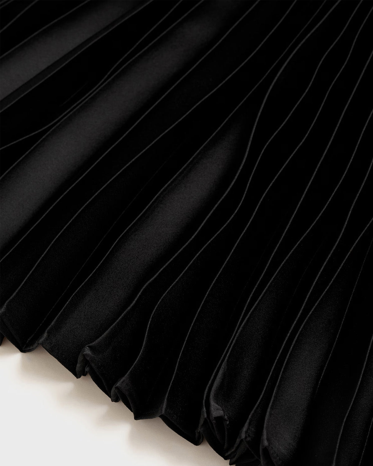 bottomwear,skirts,casual chic, outdoor events, party, vacation,soft girl, summer, streetwear, urban fit, vintage,woven,twill,black,pleated,relaxed fit,a-line skirt,maxi,flared,mid rise	25070005GG, OY2072