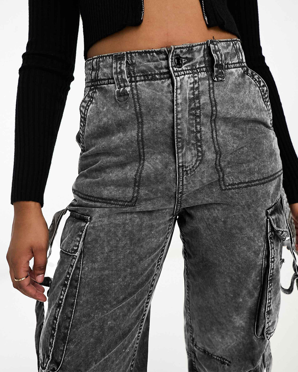 bottomwear,cargos,casual,summer, streetwear, urban fit,woven,denim,washed jeans, washed effect,ash grey,multi pocket, patch pocket, side pockets, utility pocket,straps,baggy fit,wide leg,full length,NA,high rise