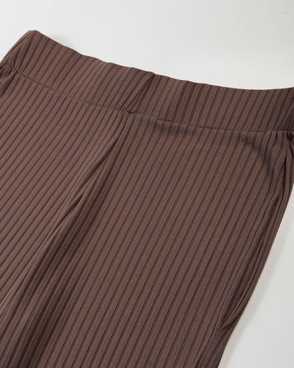 RIBBED FLARED TROUSER,Color: Chocolate Brown
Fabric: Ribbed 
Fit: Flared Fit 
Length: Full Length (43 inches)
Waist: High Rise
Print: Solid
Details: Ribbed Surface,bottomwear,trousers,casual,knitted,ribbed,chocolate brown,flared fit,flared,full length,flared,high rise,suited for influencer,ribbed-flared-trouser-chocolate-brown