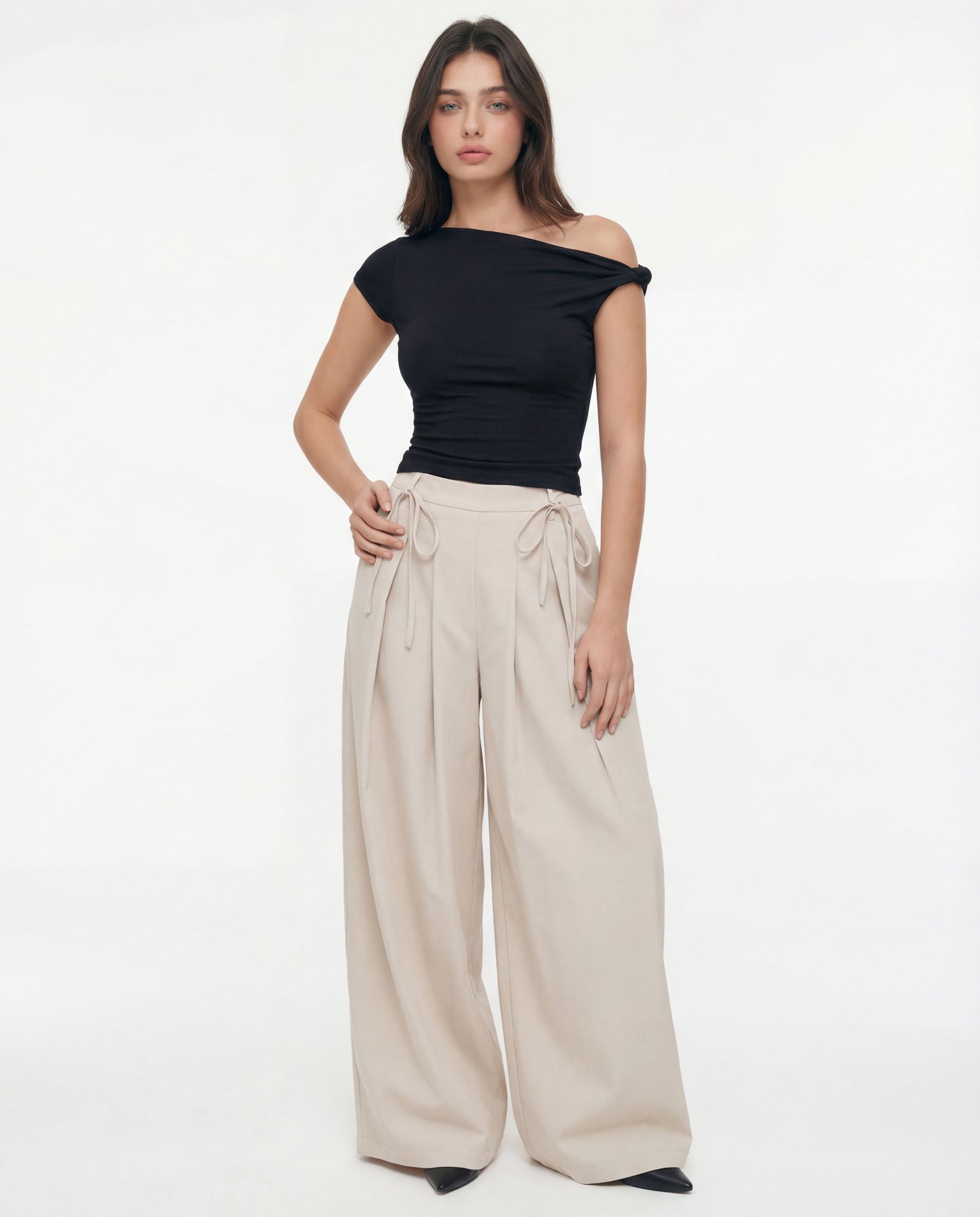 Knot Up Shoulder Fitted Top In Black