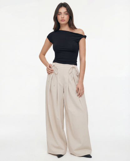 Knot Up Shoulder Fitted Top In Black