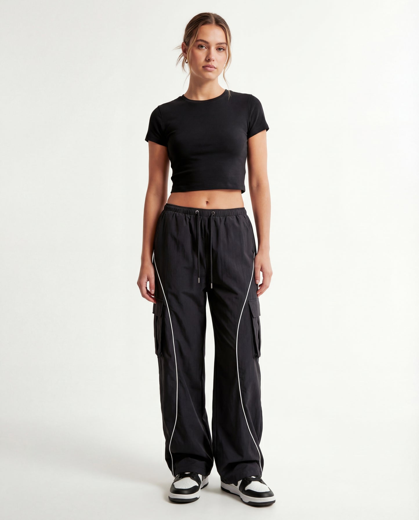 CONTRAST STRIPE TROUSERS IN BLACK,bottomwear,trousers,casual,streetwear, urban fit,woven,poplin stretch,black,flap pocket,baggy fit,wide leg,full length,high rise,25010037GG,OY1338