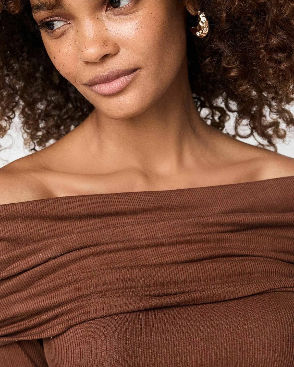 off-shoulder-bardot-top-with-long-sleeves-brown-oy1518,25010018GG52,topwear,tops,party, vacation, outdoor events,bold, glam, streetwear,knitted,ribbed,brown,solid,slim fit,bardot,regular,off shoulder,long sleeves,Color: Brown
Fabric: Ribbed
Fit: Slim Fit 
Length: Regular
Neck: Off Shoulder
Sleeves: Long Sleeves
Print: Solid,OFF SHOULDER BARDOT TOP WITH LONG SLEEVES