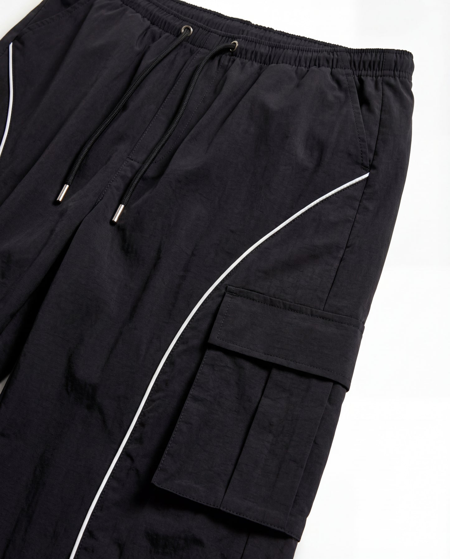 CONTRAST STRIPE TROUSERS IN BLACK,bottomwear,trousers,casual,streetwear, urban fit,woven,poplin stretch,black,flap pocket,baggy fit,wide leg,full length,high rise,25010037GG,OY1338