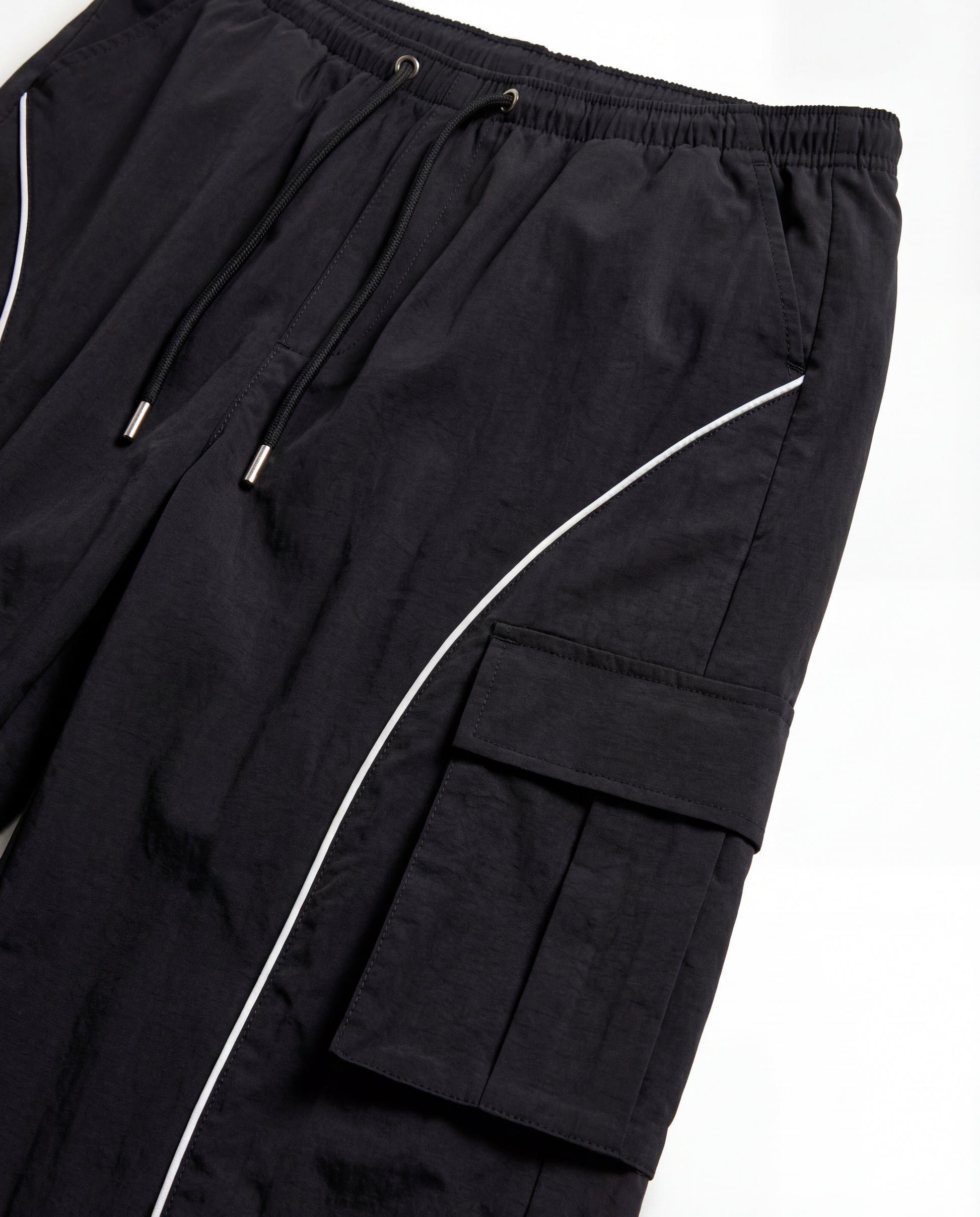 CONTRAST STRIPE TROUSERS IN BLACK,bottomwear,trousers,casual,streetwear, urban fit,woven,poplin stretch,black,flap pocket,baggy fit,wide leg,full length,high rise,25010037GG,OY1338