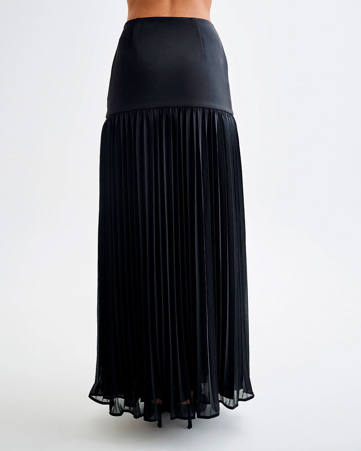 bottomwear,skirts,casual chic, outdoor events, vacation,soft girl, summer,,chiffon,panelling,black,panelled, pleated,zipper,relaxed fit,flared,maxi,flared,mid rise, OY2079, 25060052GG