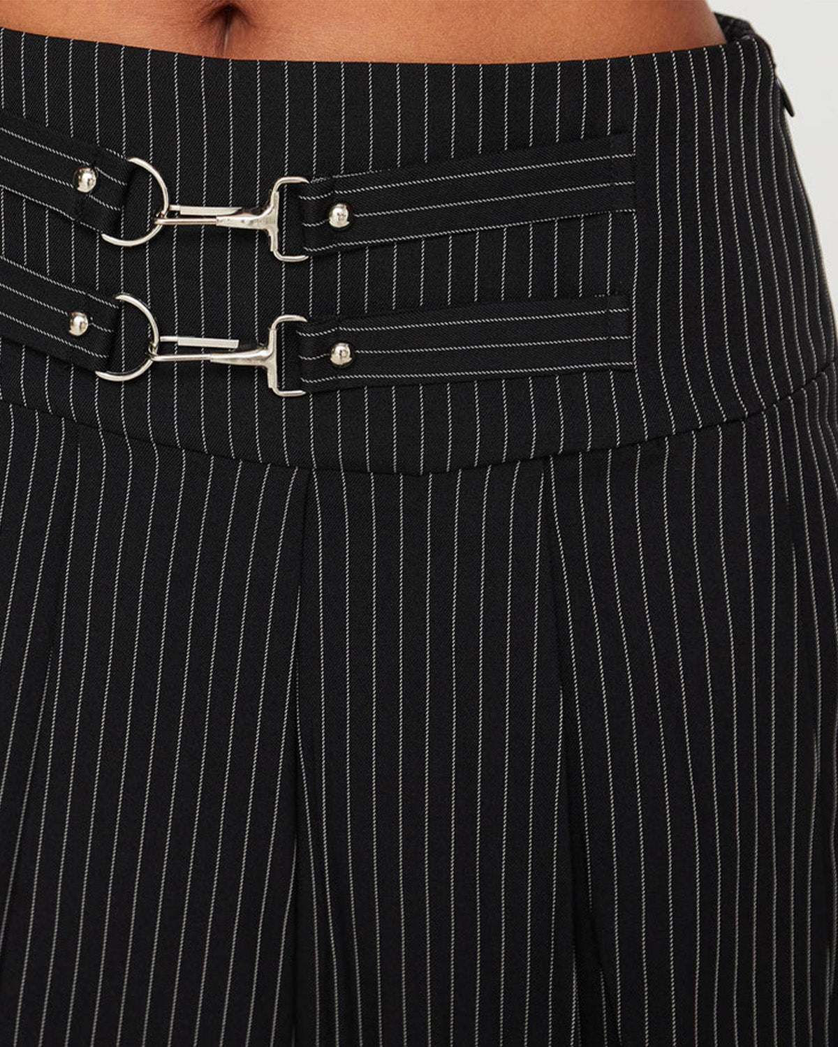 bottomwear,skirts,casual, outdoor events,streetwear, urban fit,woven,polycotton,black,pleated,tailored fit,mini skirt,mini,mid rise,PINSTRIPES PLEATED SKIRT,OY1603,25010051GG