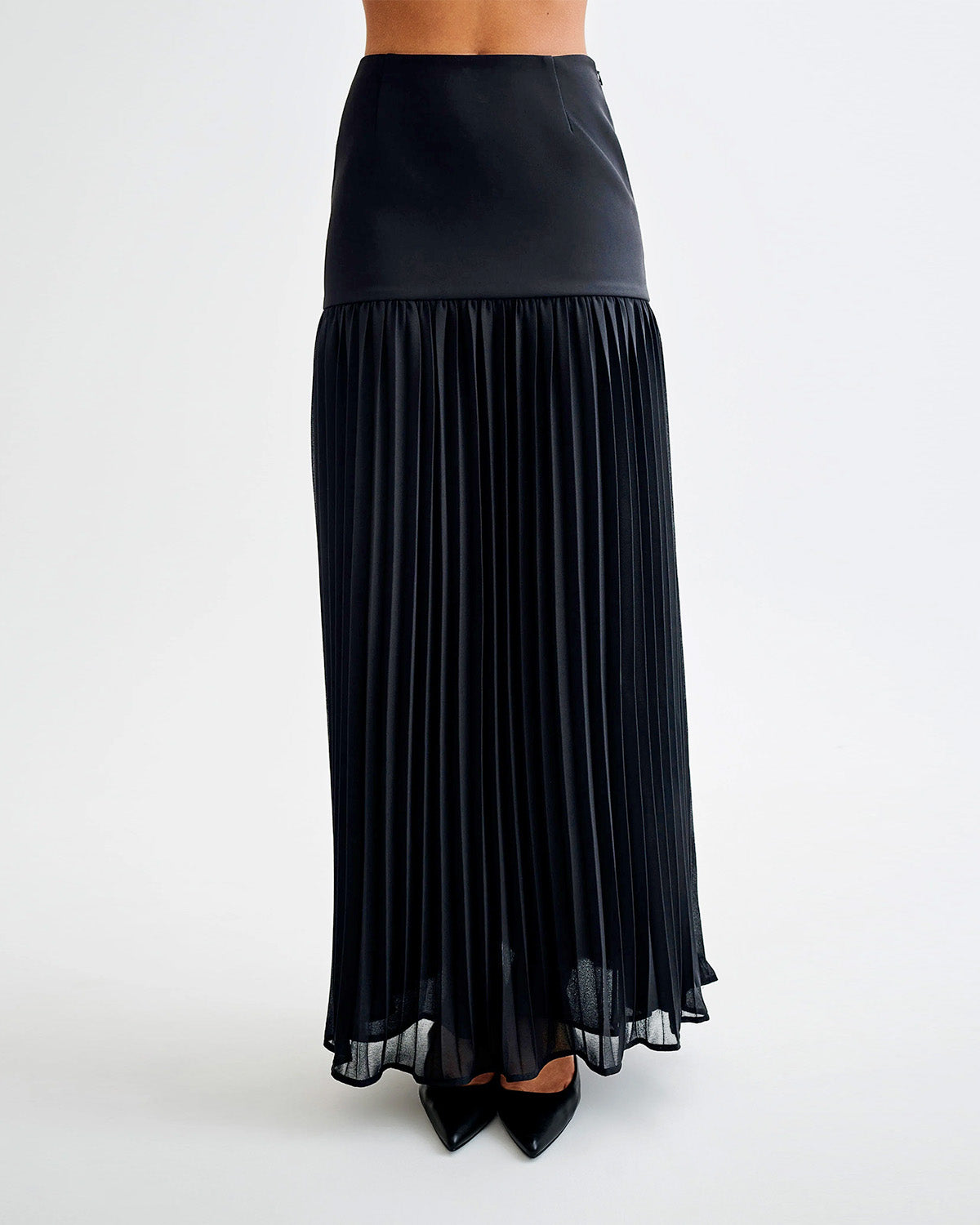 bottomwear,skirts,casual chic, outdoor events, vacation,soft girl, summer,,chiffon,panelling,black,panelled, pleated,zipper,relaxed fit,flared,maxi,flared,mid rise, OY2079, 25060052GG