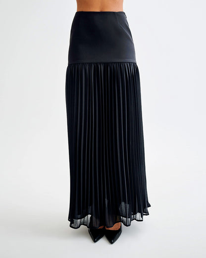 bottomwear,skirts,casual chic, outdoor events, vacation,soft girl, summer,,chiffon,panelling,black,panelled, pleated,zipper,relaxed fit,flared,maxi,flared,mid rise, OY2079, 25060052GG