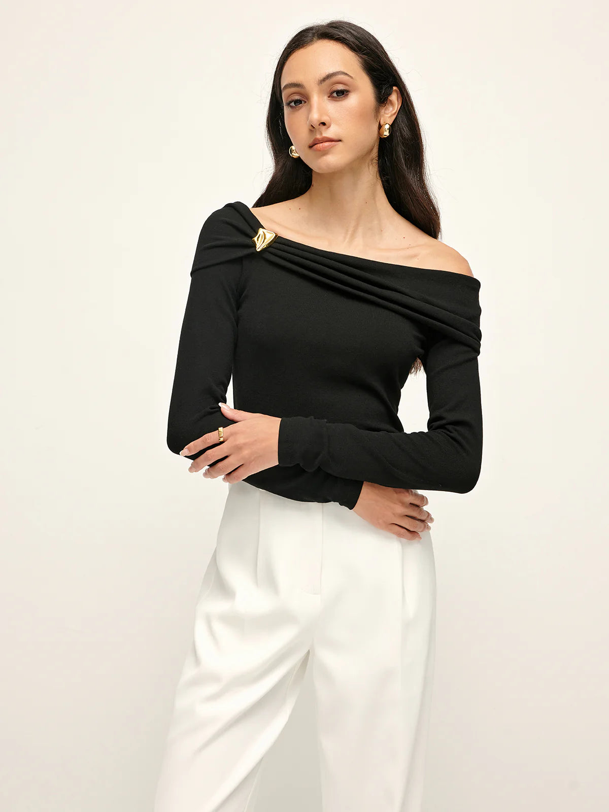 topwear,tops,casual, casual chic,gen z, summer,knitted, stretchable, woven,polyester, spandex,black,solid,gathered,buckle,slim fit,fitted top,regular length,straight hem,off shoulder,no straps,long sleeves	OY2343, 25100012