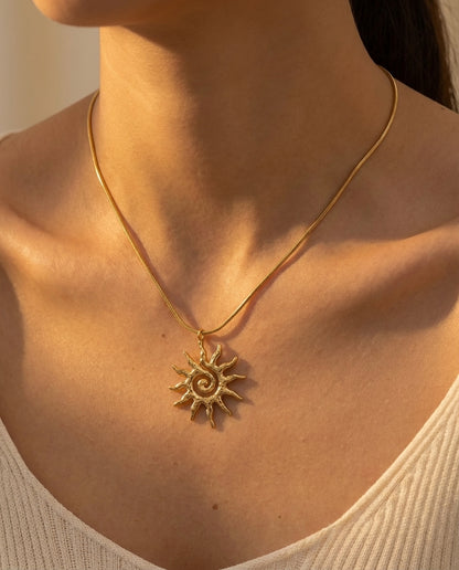 The Solar Pendant Anti Tarnish Necklace - Gold