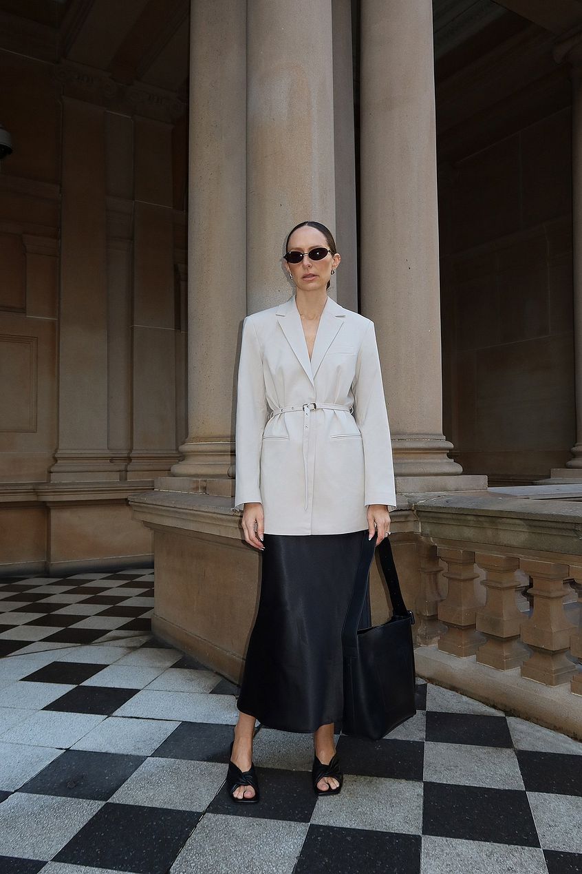 bottomwear,skirts,casual chic, outdoor events, party,glam, summer, urban fit, vintage,woven,satin,black,zipper,skinny fit,a-line skirt,maxi,a-line,mid rise	25060054GG, OY2082