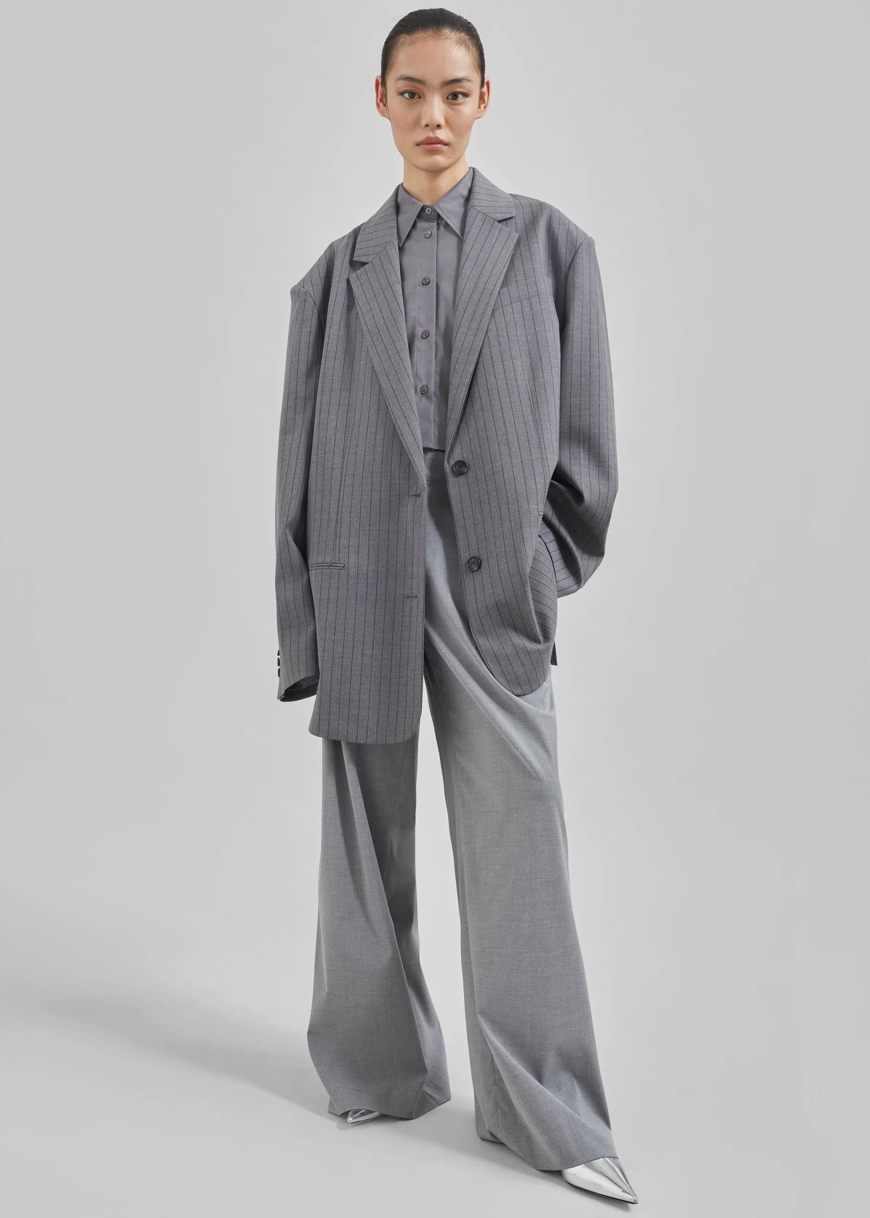 bottomwear,trousers,casual, casual chic,gen z,grey,pleated,belt,wide leg fit,wide leg,full length,,high rise	"OY2284	25110068GG"