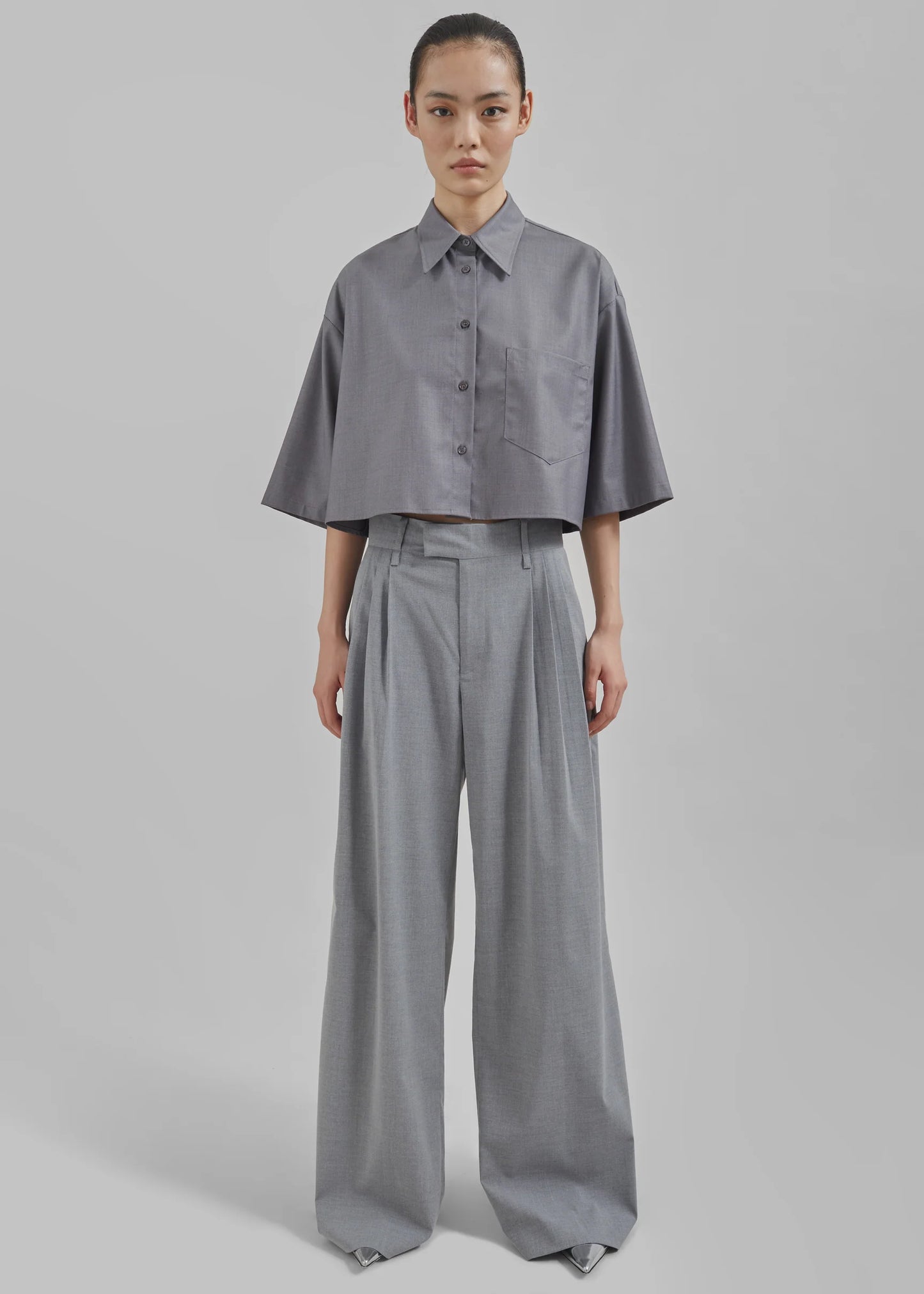 bottomwear,trousers,casual, casual chic,gen z,grey,pleated,belt,wide leg fit,wide leg,full length,,high rise	"OY2284	25110068GG"