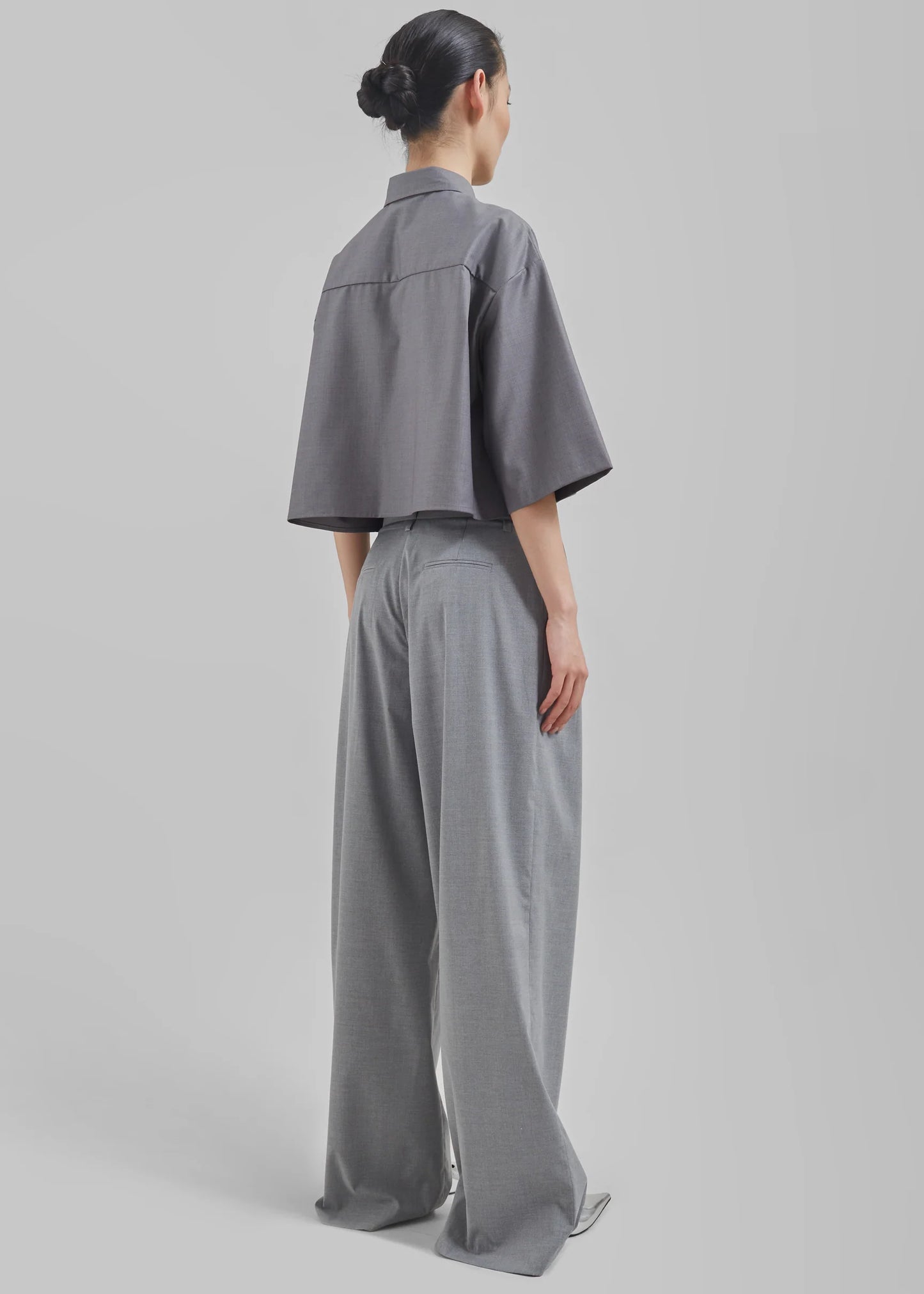 bottomwear,trousers,casual, casual chic,gen z,grey,pleated,belt,wide leg fit,wide leg,full length,,high rise	"OY2284	25110068GG"