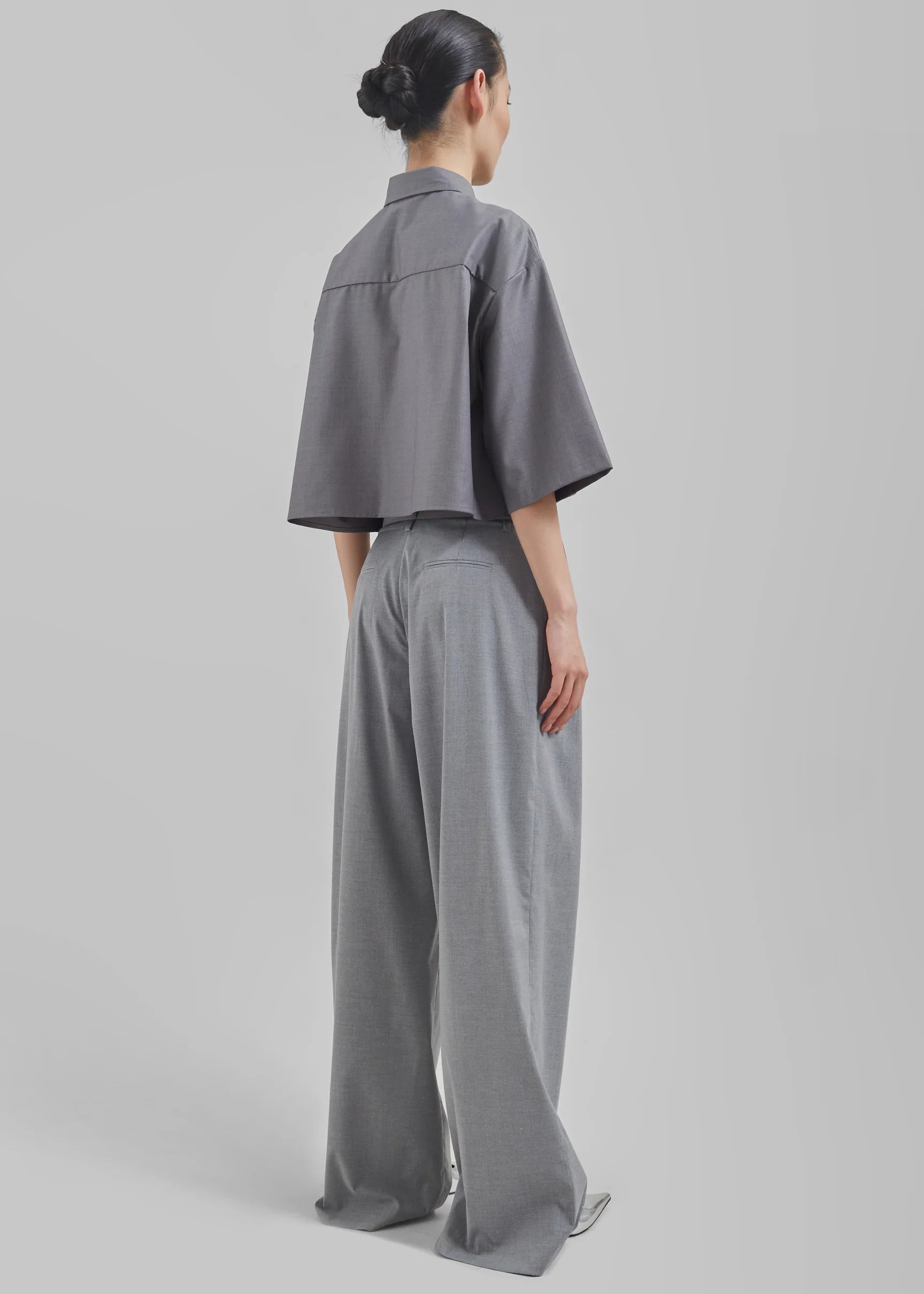 bottomwear,trousers,casual, casual chic,gen z,grey,pleated,belt,wide leg fit,wide leg,full length,,high rise	"OY2284	25110068GG"