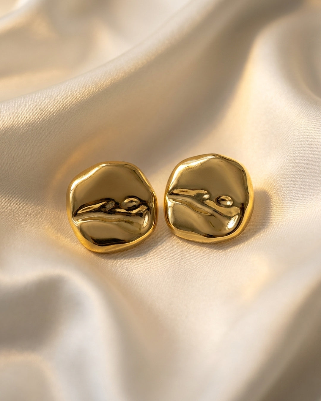 Fashion stud earrings for women in gold finish
