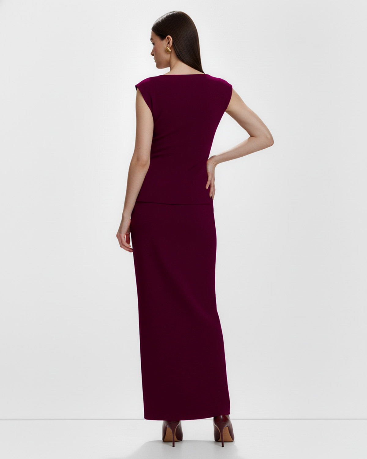 coord sets,bottomwear, topwear,semi-formal, outdoor events, casual chic, summer,urban fit, genz, minimal,knitted,kenzo ribbed,,,dark brown,solid,,,,,slim fit top,fitted top,waist length top,slit hem,boat neck,no straps,sleeveless,sleeveless,slip on top,skirts,straight skirt,maxi length,straight hem,mid rise waist,no pockets	,OY3043, 25070016GG