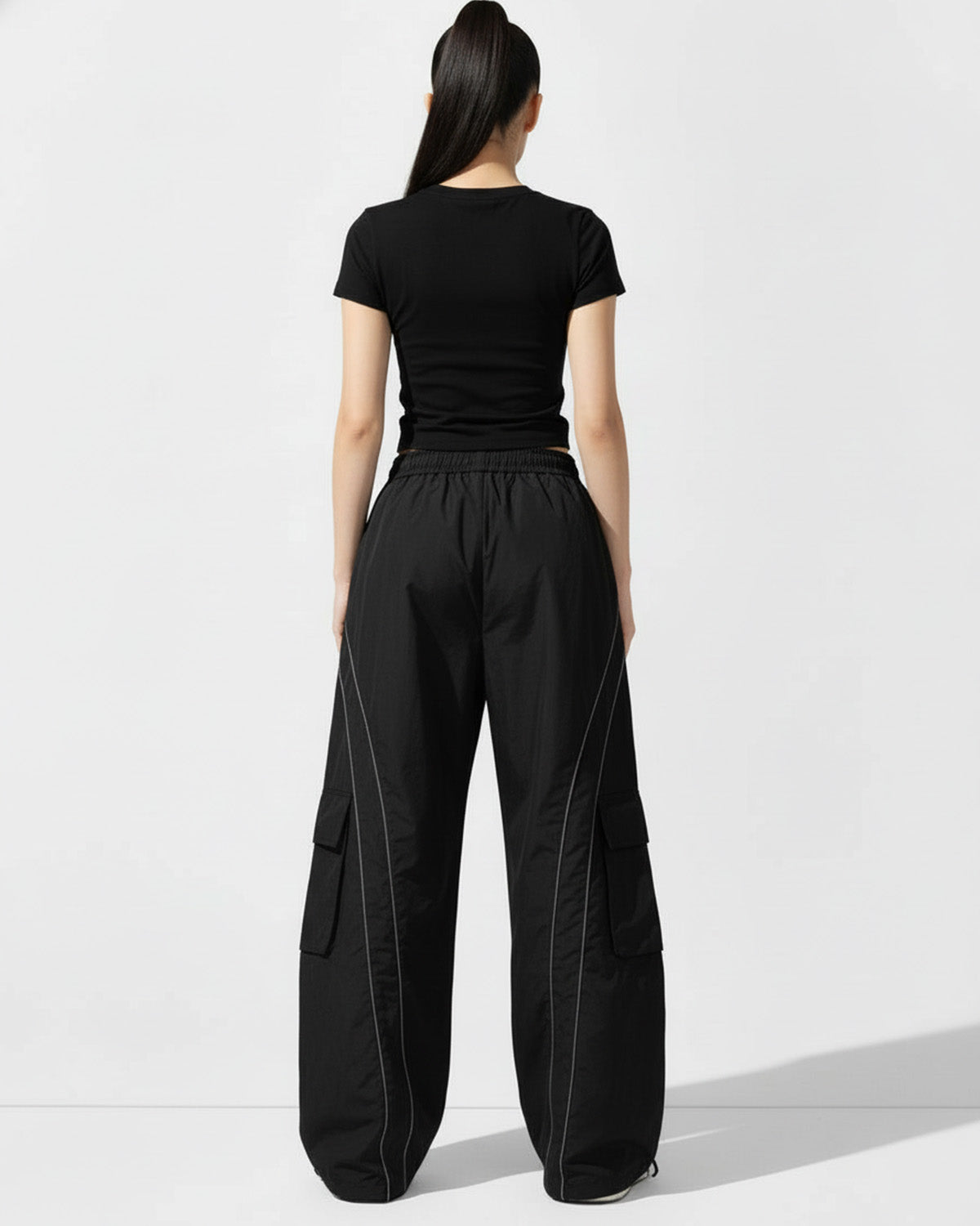 bottomwear,parachutes,casual,streetwear,woven,poplin,,black,striped,,baggy fit,,full length,,high rise, 24080037GG, OY990